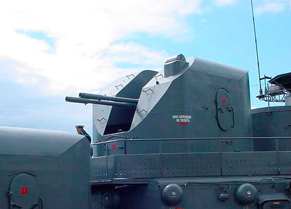 Корабельная 76-мм артустановка АК-726