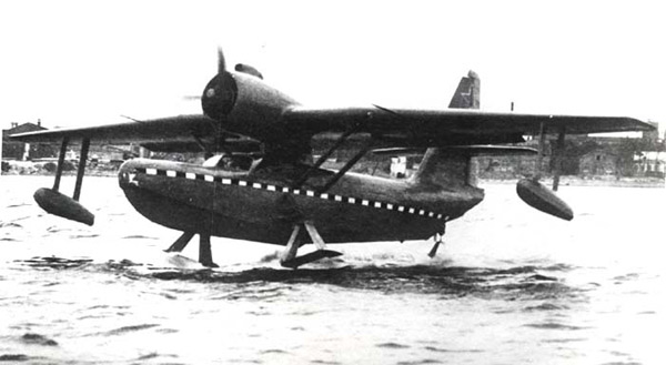 Бе-8 - самолёт-амфибия на подводных крыльях