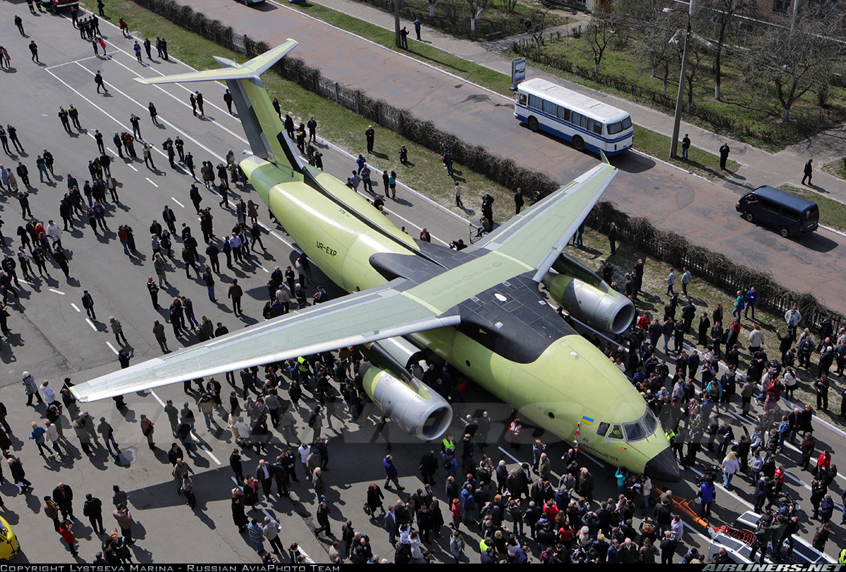 Самолету 10 лет. Самолет АН 178. АН 178 шасси. АН-178 пассажирский самолёт. АН-178 Черж.