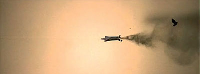 Пуля в полете: 2) Оболочка рассчитана так, что после выстрела между ней и пулей попадает набегающий поток воздуха и «срывает» ее с пули; это вызывает колебания пули на первых метрах полета.