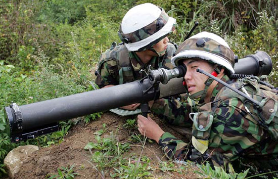 M67 Recoilless Rifle при использовании южнокорейскими солдатами