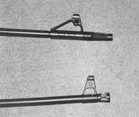 Стволы тестируемых карабинов: сверху ствол «ВЕПРЬ-308» с пламегасителем, снизу - ствол «САЙГИ-308» с пламегасителем