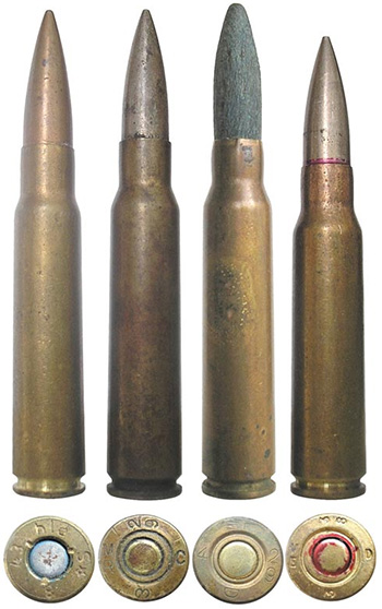 Патрон 7,92х57 Mauser (слева) в сравнении с французскими боевым и холостым патронами 7,5х58 и патроном 7,5х54 MAS