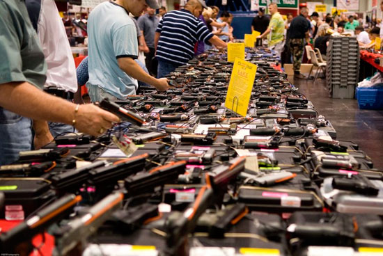 Американцы скупают оружие в магазинах