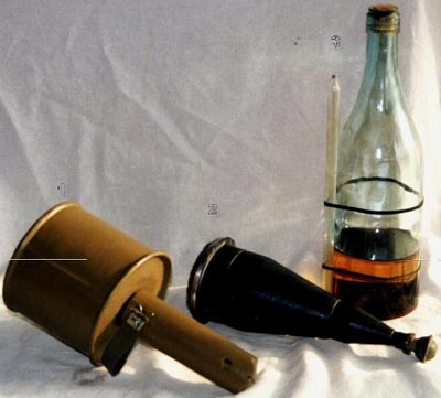 1. - Советская противотанковая граната РПГ - 40 2. - Немецкая кумулятивная ручная прилипающая граната M - 43 3. - Советская бутылка с горючей смесью