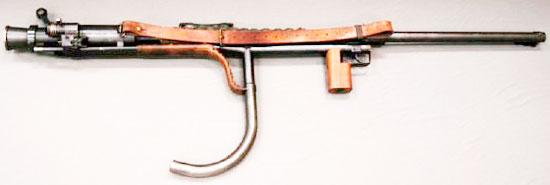 Carl Gustav pvg m/42 на съемной одноногой сошке-опоре