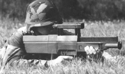 Американский солдат с винтовкой Heckler-Koch G11 ACR