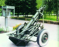 107-мм горно-вьючный полковой миномет обр. 1938 г. (ГВМП) (в походном положении на колесном ходу)