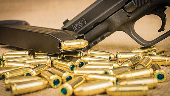 Магазины пистолетов M&P9 и FNS-9 — двухрядные, емкостью 17 и 10 патронов для каждого пистолета