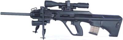 Steyr AUG A3 Sniper с удлиненным стволом, съемными сошками и передней рукояткой, оптическим прицелом переменной кратности на быстросъемном кронштейне