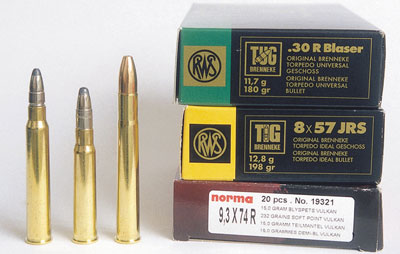Три калибра винтовки Heym 26 В: .30 R Blaser, 8×57 IRS и 9,3×74 R (слева направо).