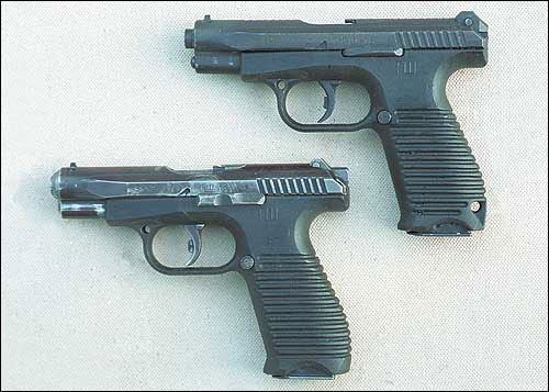 Варианты пистолетов ГШ-18. Внизу более ранний, вверху - один из последних