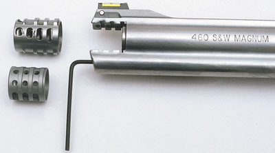 Компенсаторы: укороченный, с «ноздрями» кверху, предусмотрен для пуль с оболочкой, более длинный компенсатор предназначен для свинцовых пуль.