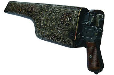 Кобура к пистолету системы Маузера, принадлежащая одному из участников борьбы с басмачеством на территории Средней Азии. Инкрустирована серебром