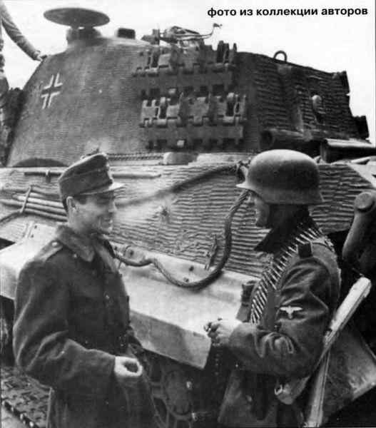 Пропагандистское фото, демонстрирующее дружескую беседу верных союзников: эсэсовец и солдат хонведшега на фоне «Тигра Б» («Королевского тигра»).