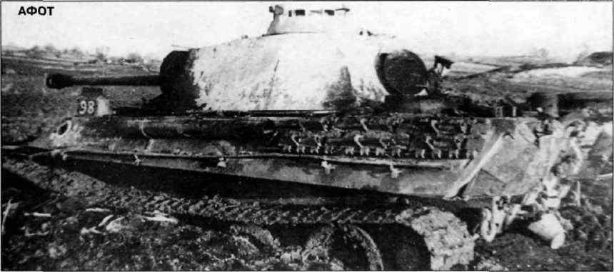 Завязшая в грязи «Пантера» Ausf G добита для верности советской артиллерией.