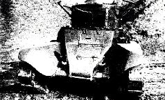 Члены комиссии осматривают результаты обстрела танка БТ-7, 1938 г.