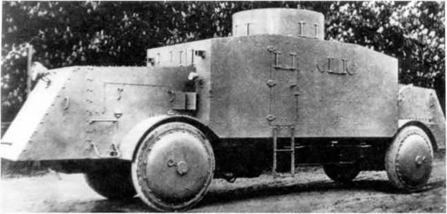 Тяжелый полноприводный двухосный бронеавтомобиль «Бюссинг» А5Р с несколькими установками в корпусе и башне для трех 7,92-мм пулеметов, 1915 г.