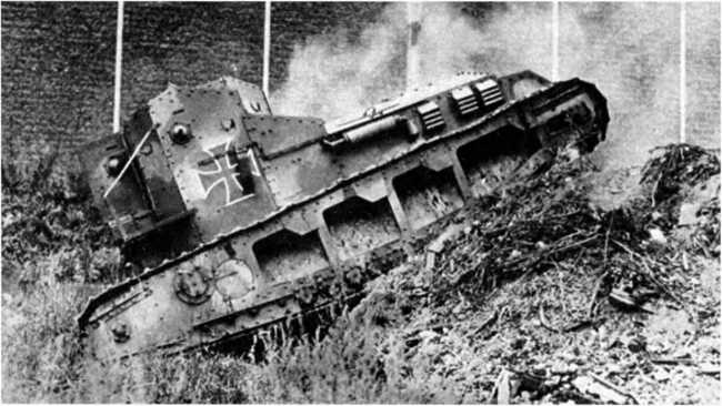 Трофейный британский танк Мk А «Уиппет», подготовленный для использования рейхсвером. Однако в боях германцы такие танки, насколько известно, не применяли.
