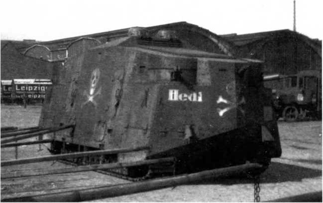 Танк «Хеди» на шасси A7V на железнодорожной станции Лейпцига в мае 1919 г. Хорошо видны его отличия от «серийных» A7V.