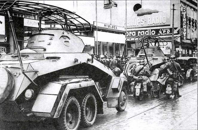 Бронеавтомобили Sd.Kfz.232(6-Rad) в Праге. 15 марта 1939 года