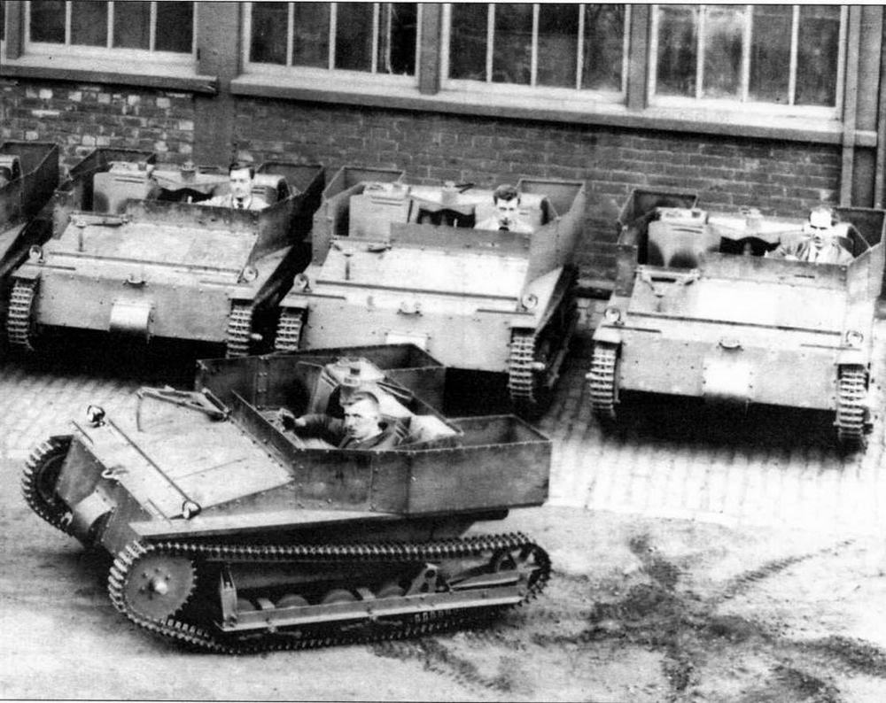 Танкетки Mk VI во дворе завода фирмы «Виккерс-Армстронг»