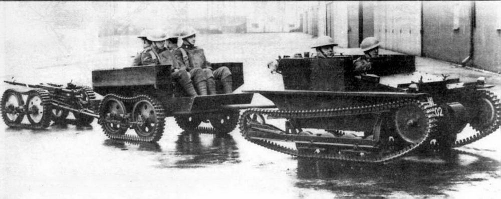 Танкетка «Карден-Лойд» Mk VI, буксирующая прицеп для перевозки пехоты и тяжелый пулемет