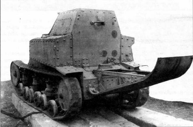 Танкетка Т-17 «Лилипут». Хорошо видны конструкция хвоста и откидная кормовая дверь
