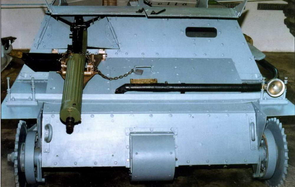 Танкетка «Карден-Лойд» Mk VI в танковом музее в Пароле, ФинляндияФото М.Коломийца