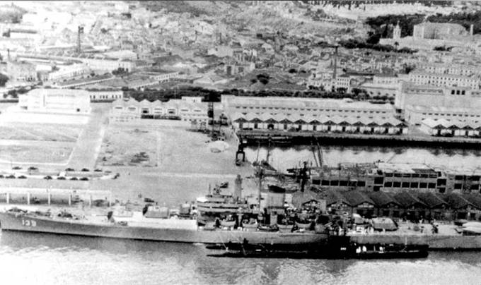 «Салем» (СА-139) в средиземноморском порту. У борта крейсера стоит подводные лодки «Интемидор» (снаружи) и «Рекуин». «Салем» являлся флагманским кораблем 6-го флота. В настоящее время крейсер находится в Военно-морском и судостроительном музее США в Куинси, Массачусетс, рядом с заводом, на котором его построили.