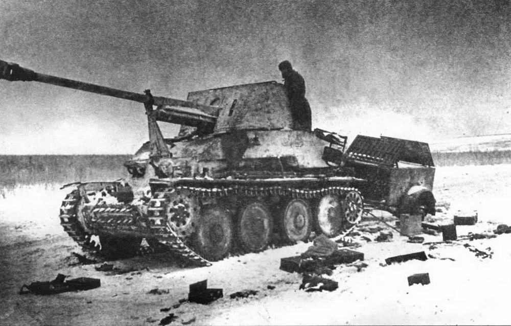 Подбитые и брошенные немецкими войсками противотанковые САУ Sd.Kfz.139 «Мардер III». Район Среднего Дона, декабрь 1942 года