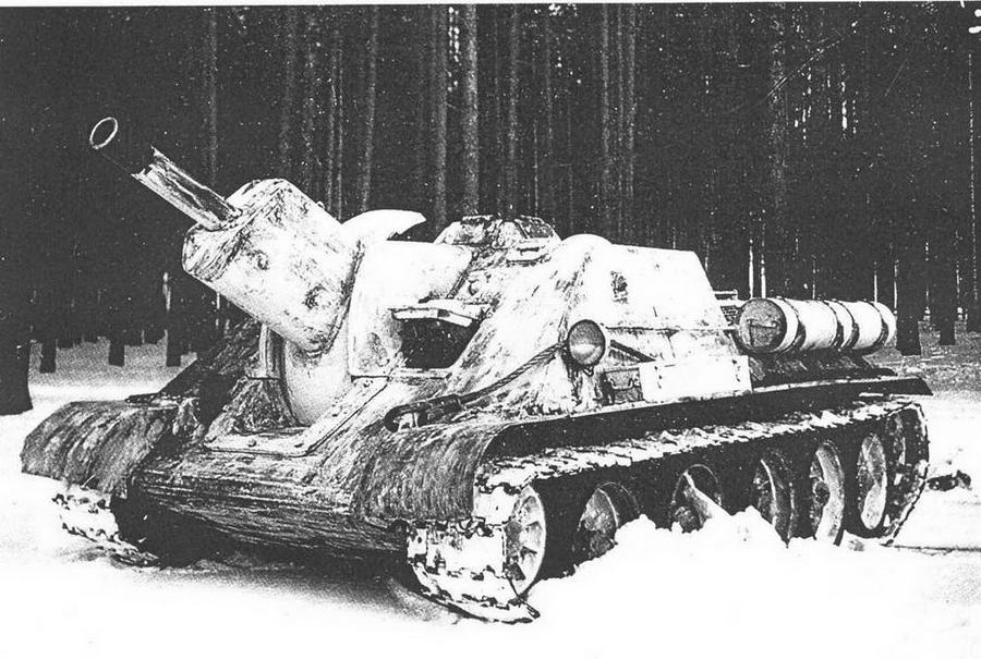 СУ-122 во время стрельб на заводском полигоне, 1943 год.