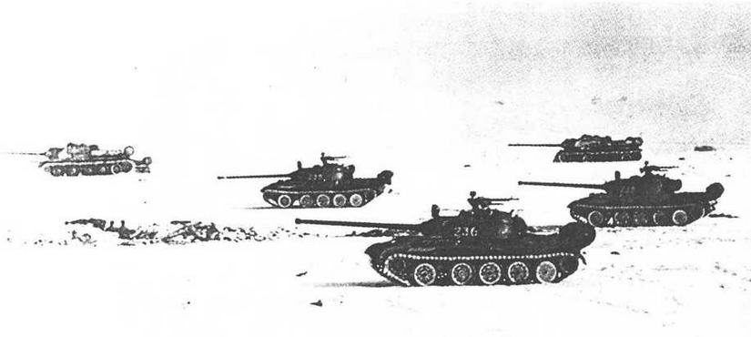 СУ-100 и танки Т-54Б на учениях Закавказского военного округа, 1968 год.