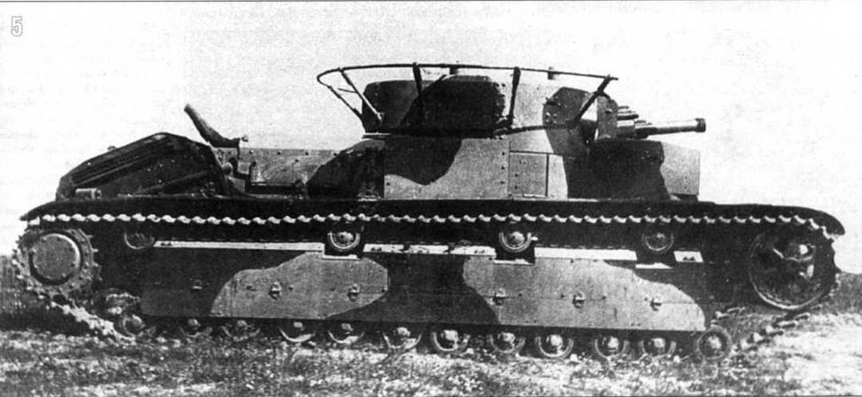 Танк Т-28 во время испытаний деформирующей окраски на НИИБТ полигоне. Танк имеет двухцветный камуфлях, рекомендованный для CABO. Август 1939 г.