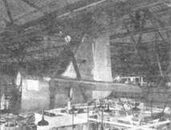 Переноска хвостовой секции Р-51В для установки на самолет.