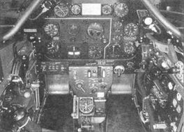 Кабина P-51D-5. Видна разница в дизайне главной приборной доски, панели стартера и расположении органов управления по бортам кабины.
