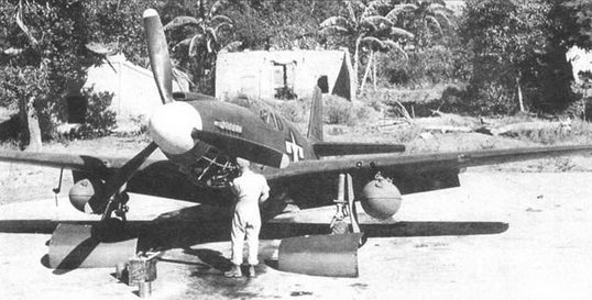 Р-51А из 311-й истребительно-бомбардировочной группы. Самолет оснастили двумя подвесными баками по 75 галлонов, Юго-Восточная Азия, 1944 год.