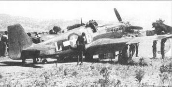 А-36 из неизвестной части. На носу надпись «Rombie», Северная Африка, 1942 год. Обратите внимание на необычную «засечную» гарнитуру литер бортового кода.
