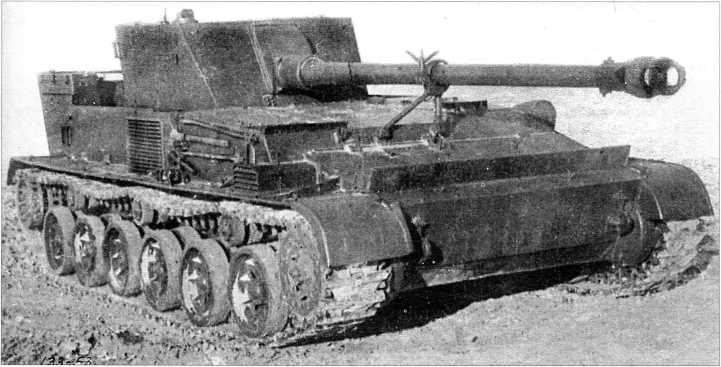Самоходная артиллерийская установка СУ-100П. Ствол пушки застопорен в положении по-походному.