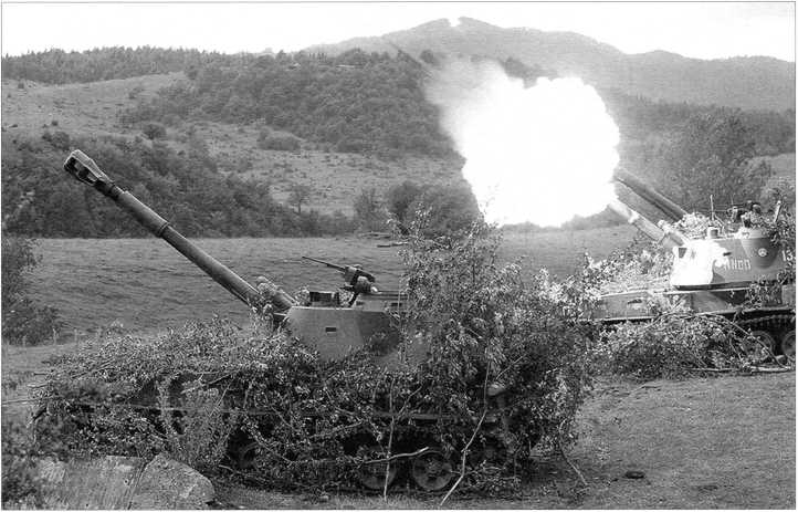 Батарея «Акаций» ведет огонь по грузинским войскам. Южная Осетия, август 2008 года.