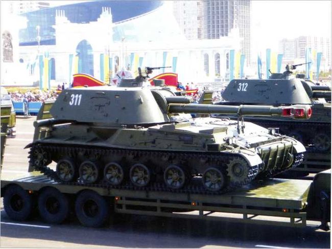 <a href='https://arsenal-info.ru/b/book/496352779/6' target='_self'>Самоходные гаубицы</a> 2СЗМ на параде в Астане (Казахстан). 7 мая 2015 года.