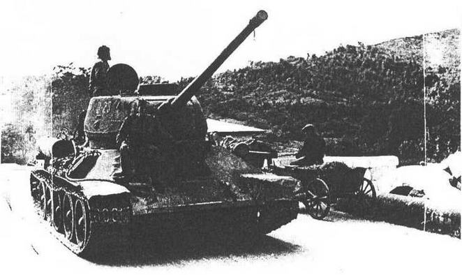 Советские танки в горах Трансильвании. 2-й Украинский фронт, Румыния, 1944 год.