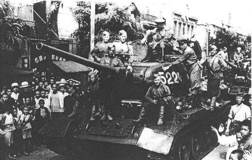 Советские танки в Дайрене. 7-й механизированный корпус, 6-я гвардейская танковая армия. 24 августа 1945 года.