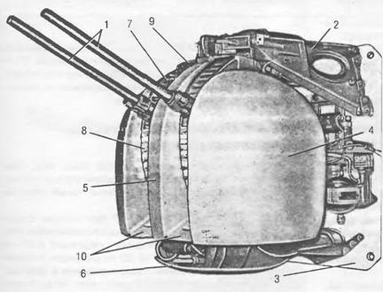 Кормовая установка ДК-12:1 – пушки; 2 – верхний силовой кронштейн, 3 – бронеплита; 4 – полусфера съемного обтекателя; 5 – перемычка обтекателя; 6 – нижний обтекатель, 7-верхняя шторка, 8 – нижняя шторка; 9 – кожух обтекателя; 10 – щитки
