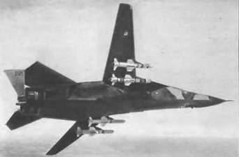 Тактический истребитель F-111С ВВС Австралии, вооруженный противокорабельными ранетами «Гарпун»