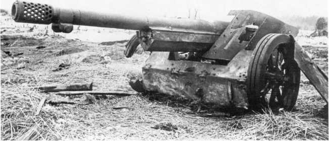 75-мм противотанковое орудие Pak 97/38, подбитое и захваченное частями Красной Армии во время одной из атак. Калининский фронт, 1942 год. Хорошо видна конструкция дульного тормоза пушки (АСКМ).