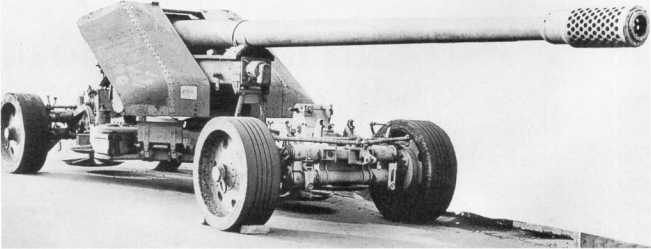 128-мм противотанковое орудие Pak 44 фирмы Крупп в транспортном положении (АСКМ).