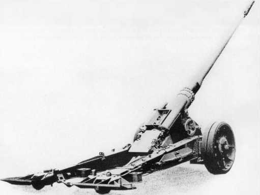 128-мм пушка К 81 /2 фирмы Крупп (на лафете советской 152-мм пушки-гаубицы МЛ-20), захваченная американским войсками весной 1945 года (ИП).