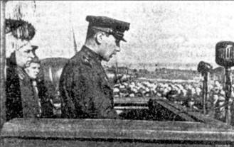 А.И. Покрышкин выступает на митинге в честь передачи эскадрильи истребителей Ла-7 фронтовым летчикам, 21 октября 1944 г.