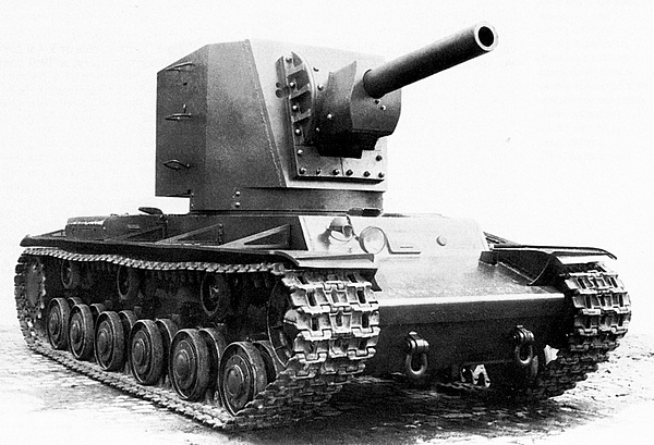 Танк КВ-2 (№ У-4). Весна 1940 года. Крылья «авиационного» типа демонтированы (АСКМ).